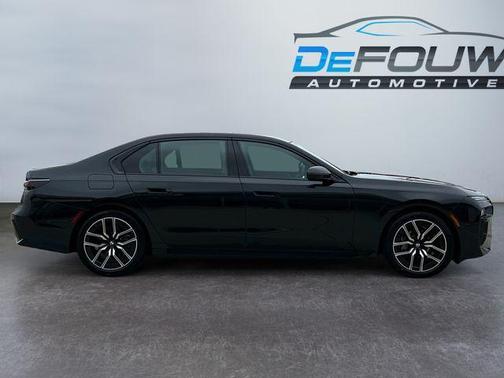 2025 BMW 740 i xDrive