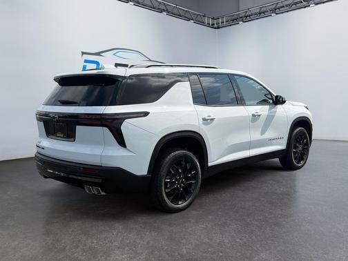 Summit White 2026 Chevrolet Traverse LT