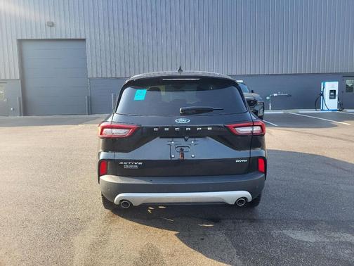 Agate Black 2025 Ford Escape Active