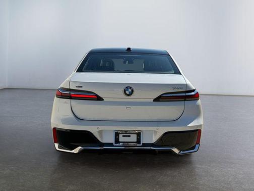 2025 BMW 740 xDrive