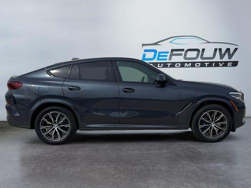 2022 BMW X6 M50i