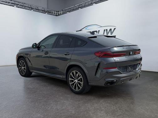2022 BMW X6 M50i