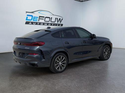 2022 BMW X6 M50i