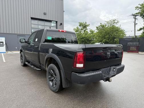 Diamond Black Crystal Pearlcoat 2022 RAM 1500 Classic SLT