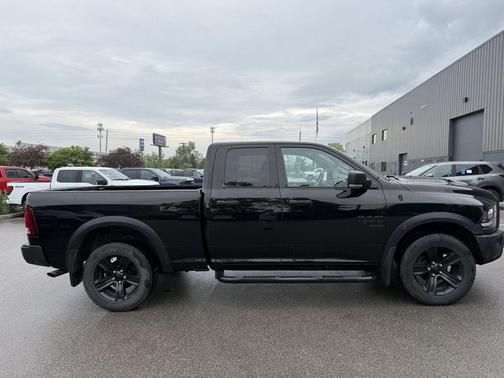 Diamond Black Crystal Pearlcoat 2022 RAM 1500 Classic SLT