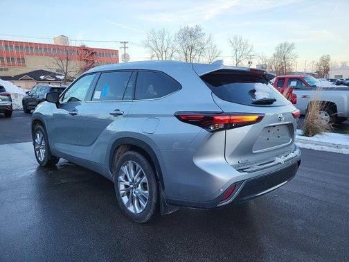 2025 Toyota Highlander Hybrid Limited