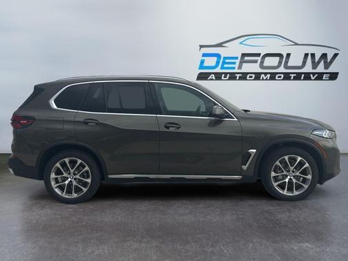 Manhattan Green Metallic 2026 BMW X5 xDrive40i