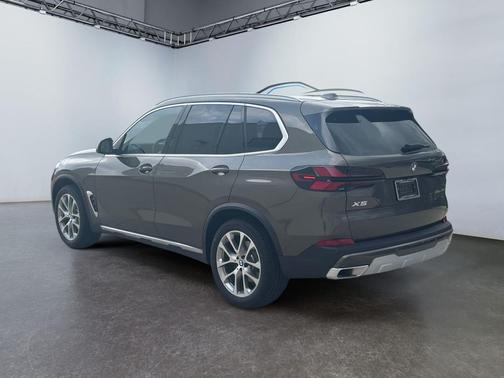 Manhattan Green Metallic 2026 BMW X5 xDrive40i