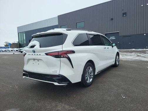2021 Toyota Sienna XLE 7 Passenger