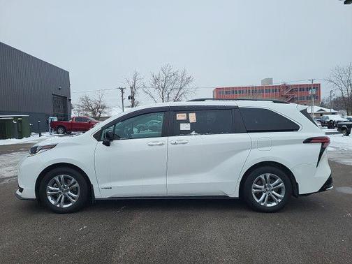 2021 Toyota Sienna XLE 7 Passenger