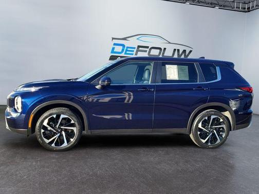 2024 Mitsubishi Outlander SE Black Edition w/Pano Roof S-AWC