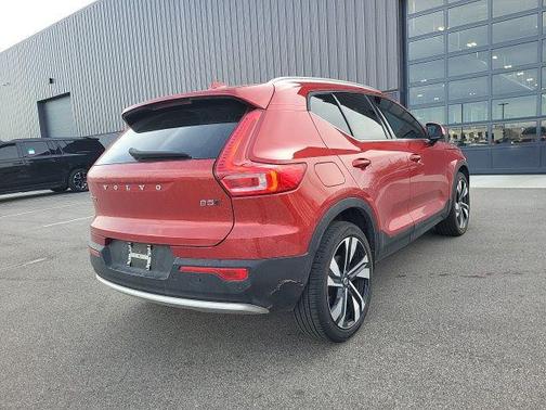 2023 Volvo XC40 B5 Ultimate Bright Theme