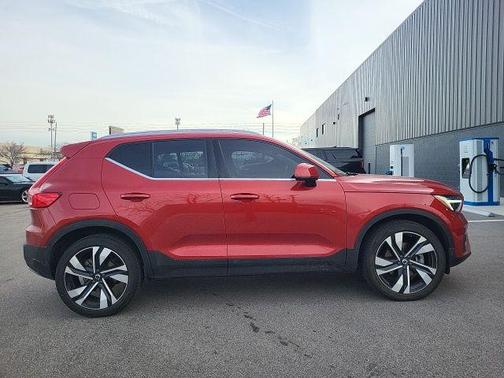 2023 Volvo XC40 B5 Ultimate Bright Theme