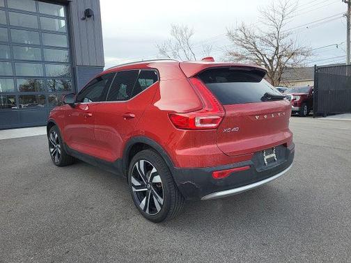 2023 Volvo XC40 B5 Ultimate Bright Theme