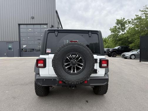 Bright White Clearcoat 2024 Jeep Wrangler Willys