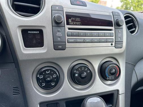 2009 Pontiac Vibe Base