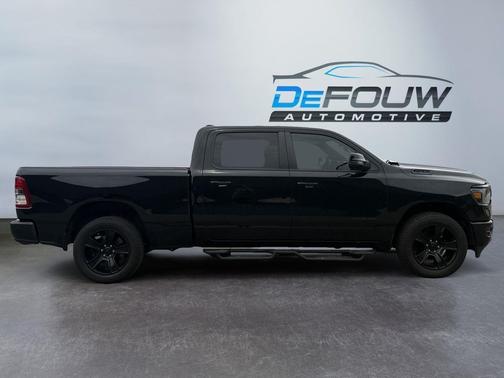 Diamond Black Crystal Pearlcoat 2023 RAM 1500 Big Horn/Lone Star