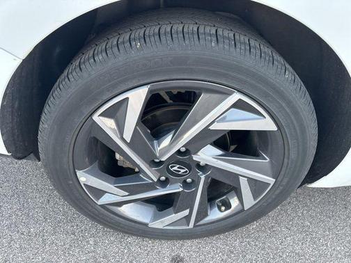 2025 Hyundai ELANTRA HEV Limited