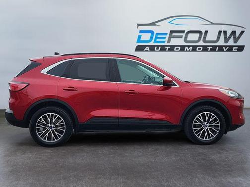 2022 Ford Escape Titanium