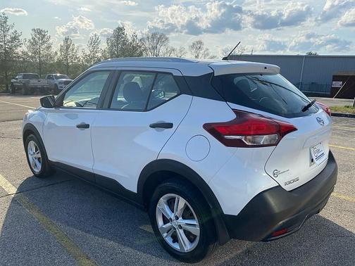 2019 Nissan Kicks S