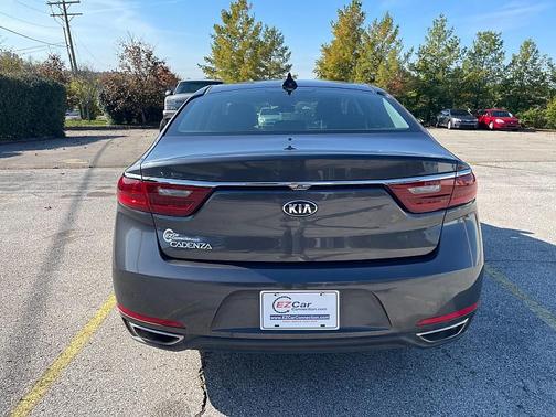 2018 Kia Cadenza Premium