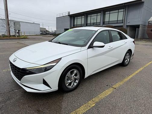 2022 Hyundai ELANTRA SE