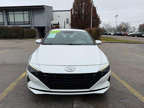 2022 Hyundai ELANTRA SE