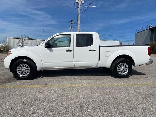 White 2016 Nissan Frontier SV