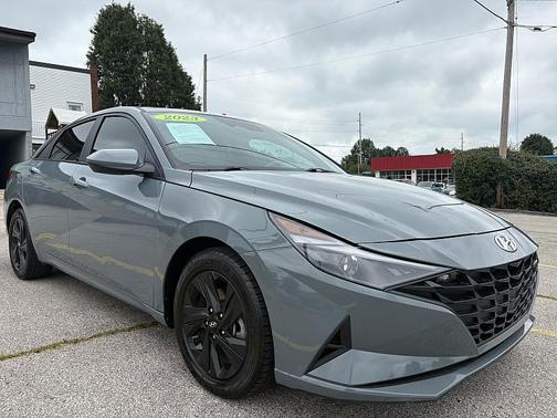 2023 Hyundai ELANTRA SEL