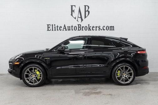 Chromite Black Metallic 2023 Porsche Cayenne Platinum Edition