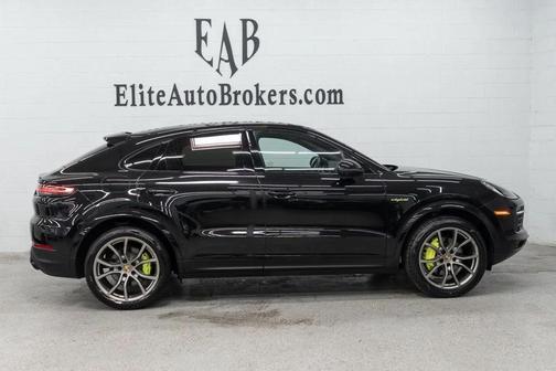 Chromite Black Metallic 2023 Porsche Cayenne Platinum Edition