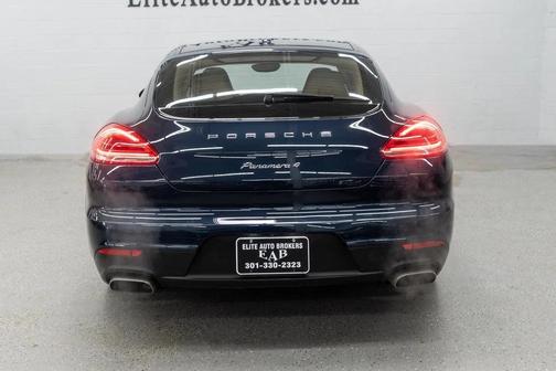 Dark Blue Metallic 2014 Porsche Panamera 4