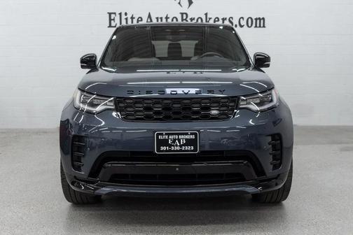 Varesine Blue Metallic 2024 Land Rover Discovery P300 Dynamic SE