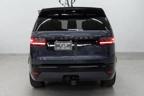Varesine Blue Metallic 2024 Land Rover Discovery P300 Dynamic SE