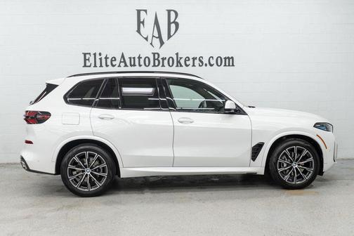 Mineral White Metallic 2025 BMW X5 xDrive40i