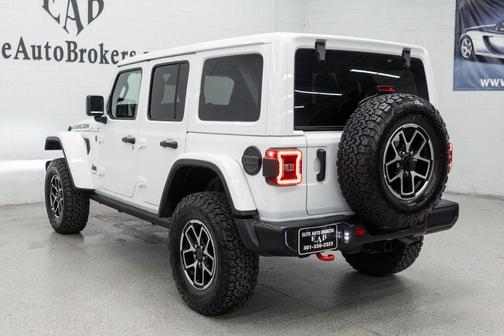 Bright White Clearcoat 2026 Jeep Wrangler Rubicon
