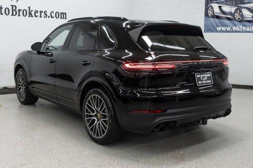 2023 Porsche Cayenne Platinum Edition