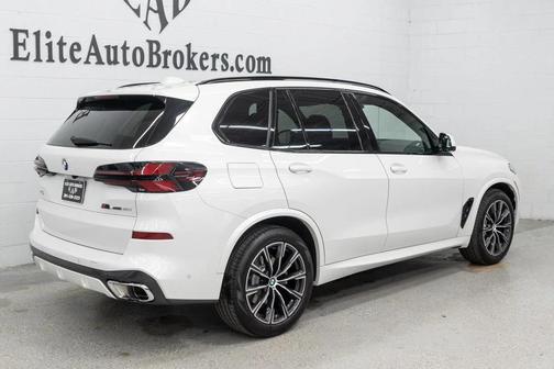 Mineral White Metallic 2025 BMW X5 xDrive40i