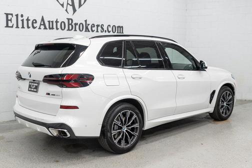 Mineral White Metallic 2025 BMW X5 xDrive40i