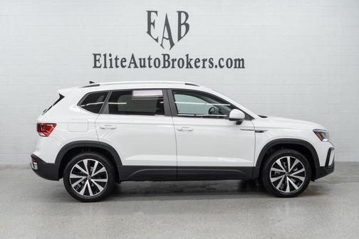 Pure White 2023 Volkswagen Taos 1.5T SE