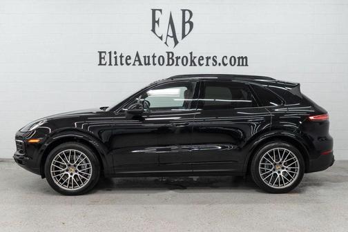 Chromite Black Metallic 2023 Porsche Cayenne Platinum Edition