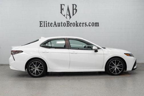 Super White 2021 Toyota Camry SE