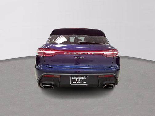 Gentian Blue Metallic 2023 Porsche Macan Macan