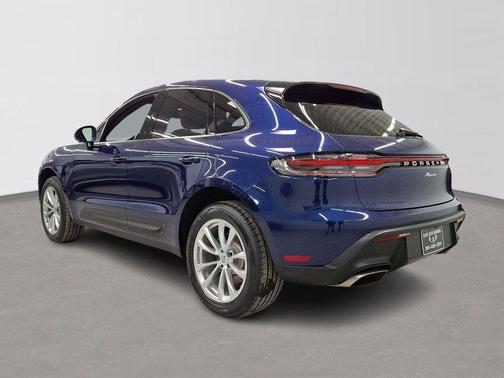 Gentian Blue Metallic 2023 Porsche Macan Macan