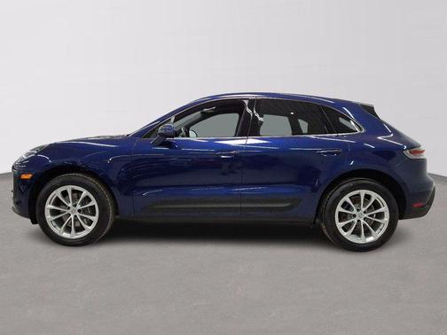 Gentian Blue Metallic 2023 Porsche Macan Macan
