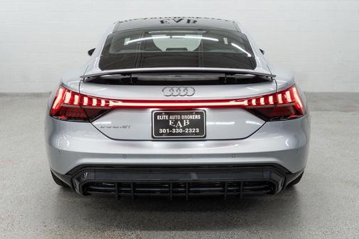 Florett Silver Metallic 2024 Audi e-tron GT Premium Plus quattro