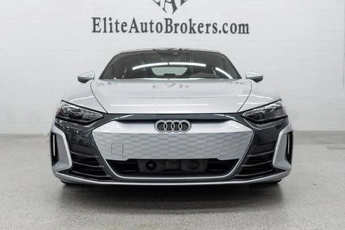 Florett Silver Metallic 2024 Audi e-tron GT Premium Plus quattro