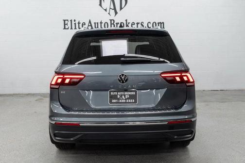 Platinum Gray Metallic 2024 Volkswagen Tiguan 2.0T SE