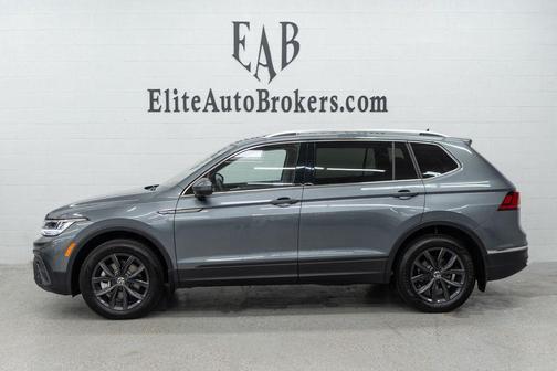 Platinum Gray Metallic 2024 Volkswagen Tiguan 2.0T SE