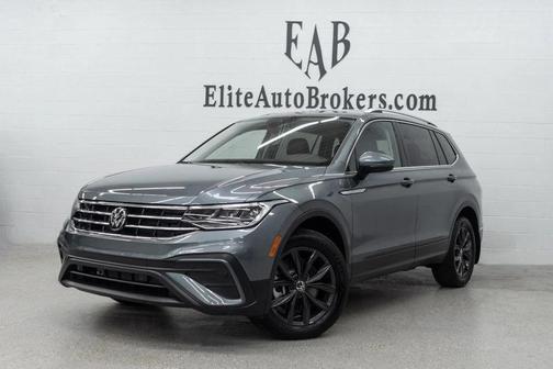 Platinum Gray Metallic 2024 Volkswagen Tiguan 2.0T SE